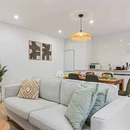 Monet, Con Terraza, Cuna Y Trona خيخون