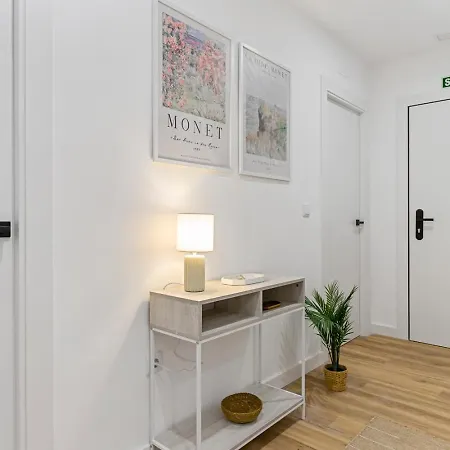 Monet, Con Terraza, Cuna Y Trona Appartement